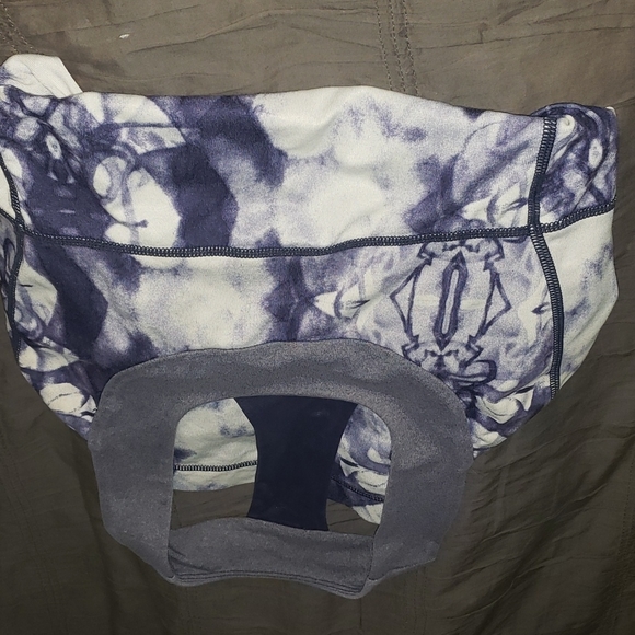 Lululemon Top s. lg Navy/white w/o tag. Clearing closet. - Picture 4 of 4